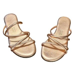 Tkees nwot rose gold sandal size 6